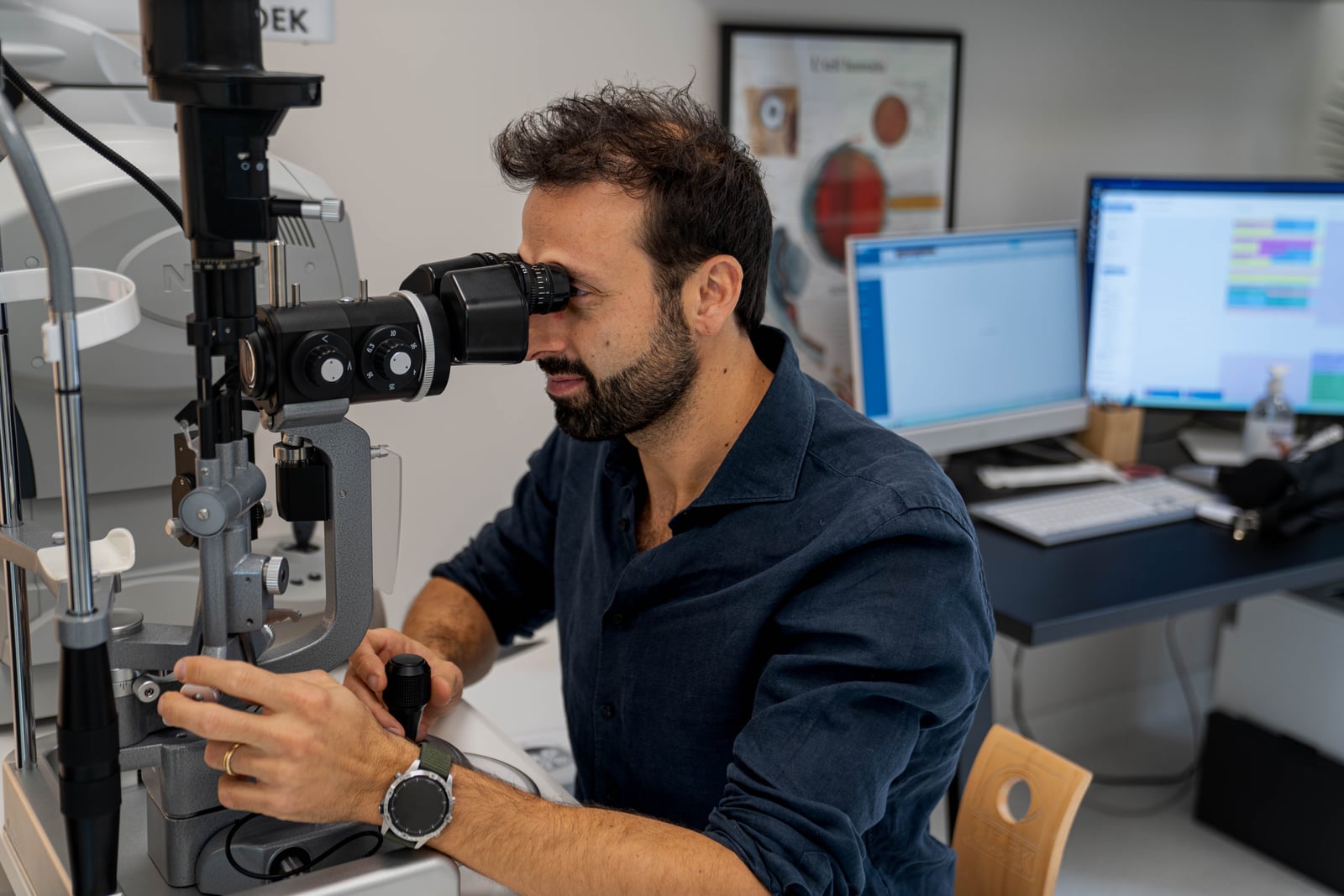Dr Anthony Chiche : bilan à la lampe à fente, Pôle Ophtalmo de Melun
