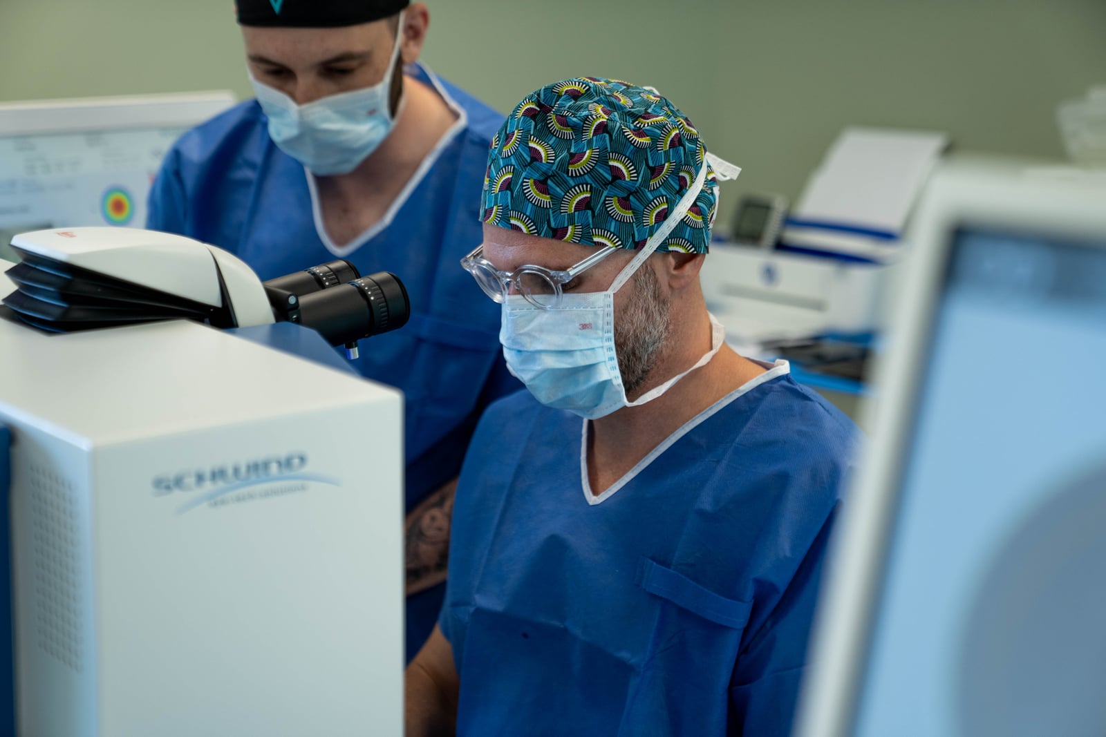 Dr Pierre Nicolle au bloc opératoire, Pôle Ophtalmo de Melun